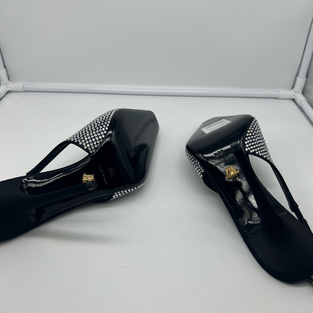 NIB VERSACE Medusa Crystal Embellished '95 Black Satin Slingback Pumps sz 39.5 - Picture 16 of 17